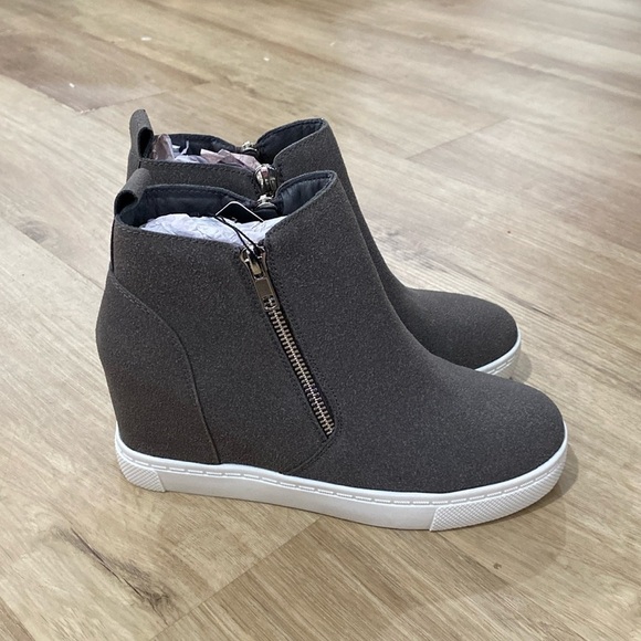 Athlefit Shoes - NEW Women’s Athlefit Hidden Wedge Sneakers